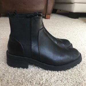 Universal Thread Heeled Chelsea Boots